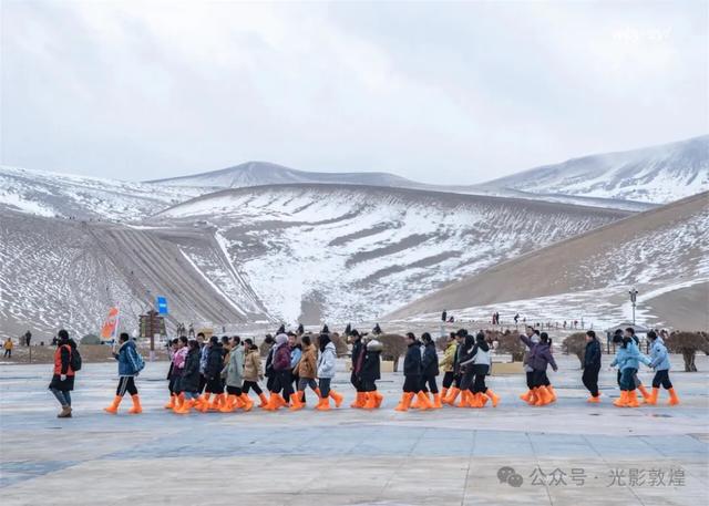 大漠敦煌2025年初冬雪景美如画