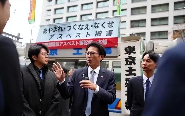 在中日关系敏感时期，他竟然率团赴日访问，为了刷存在感毫无底线