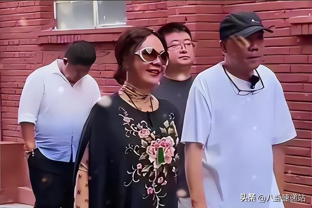 被曝让正妻“三姐”同住 带私生子回家的杨议 败光杨少华最后的体面