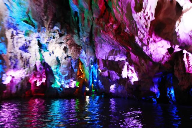 贵州:畅游安顺风光,感受黔中民俗!