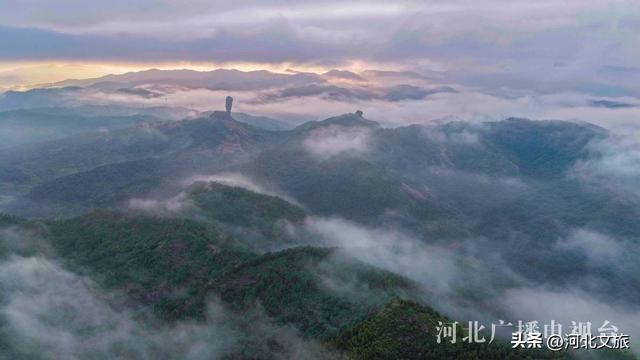 承德：云雾缭绕 晨景如画