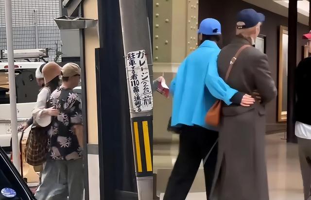 陈伟霆妈妈飞北京看孙子！婆媳第一次见面，何穗大胆拍辣照迎接！