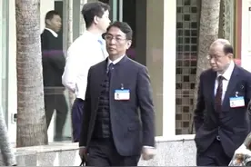 香港富二代齐聚深圳，合照霍英东儿子站中间，李泽楷何超琼在边上图片