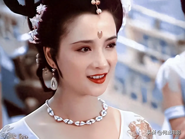 何晴葬礼结束，许亚军美国陪小儿子神情不见悲伤，评论区骂声一片