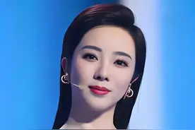 李思思 - 主持人身份下，不输当红女演员的气质与柔情图片
