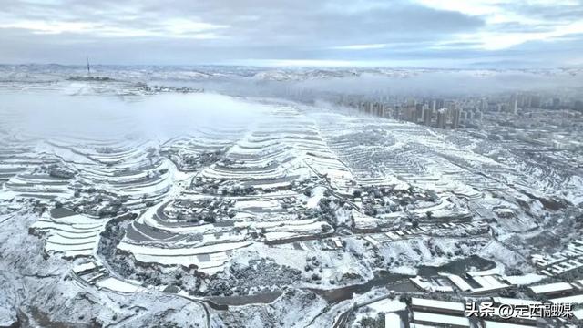 图说定西｜初雪映梯田