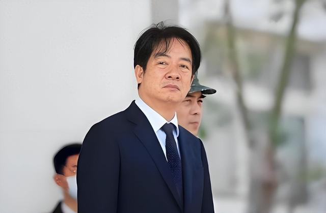 赖清德公开向特朗普“求救”，非要过境美国不可？不到24小时，大陆回应来了，信号不简单
