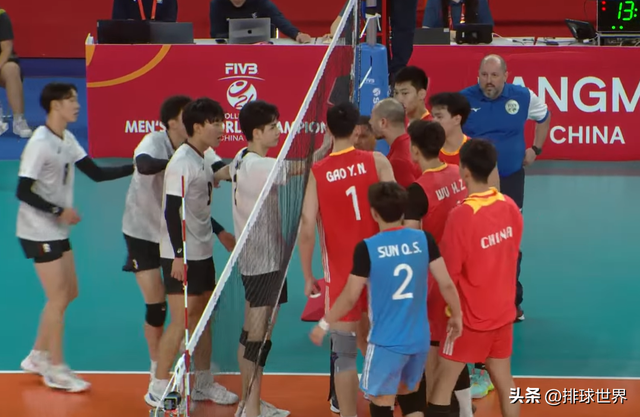 中国男排赢了！排球世锦赛晋级八强 日本队输不起 赛后闹场