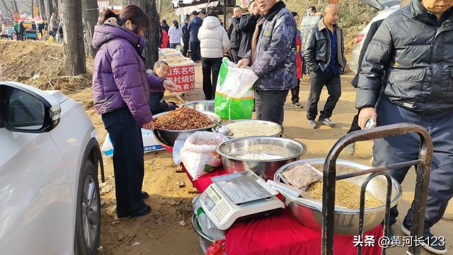 李园温泉最近火了，还真有点神奇，水温在30度左右