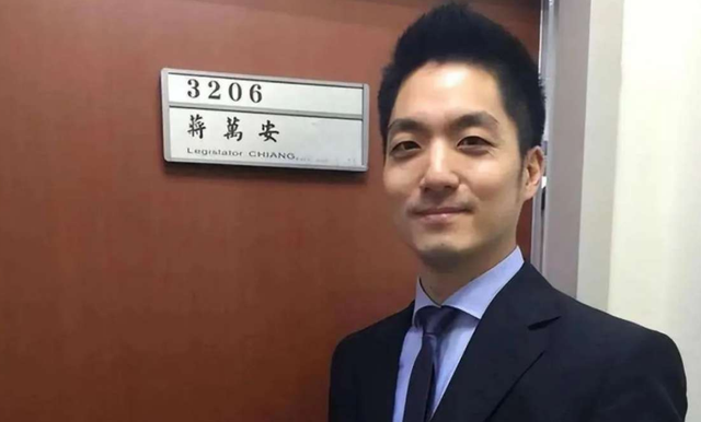 蒋介石曾孙，蒋家第四代中唯一活跃政坛的，长相帅气，今年46岁