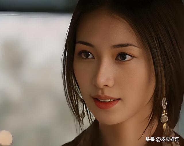 50岁林志玲婚后生活曝光，家务全包全家8点睡觉，儿子读国际学校