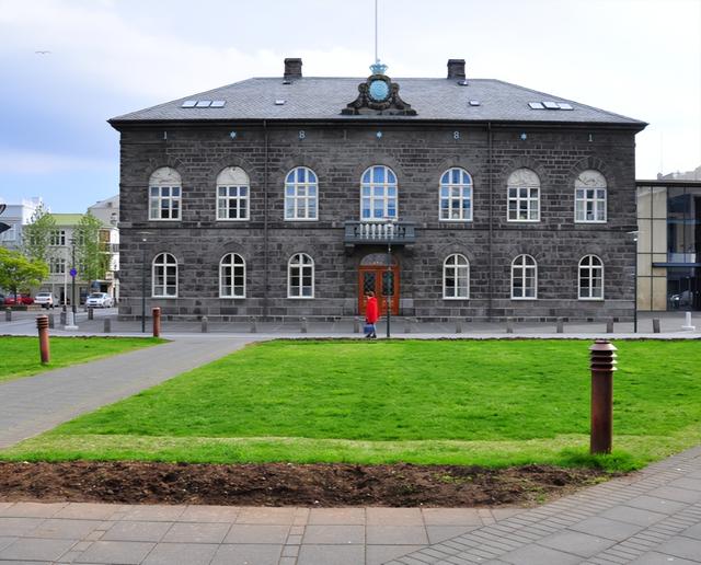 游客暴增7倍，过度旅游将摧毁冰岛？