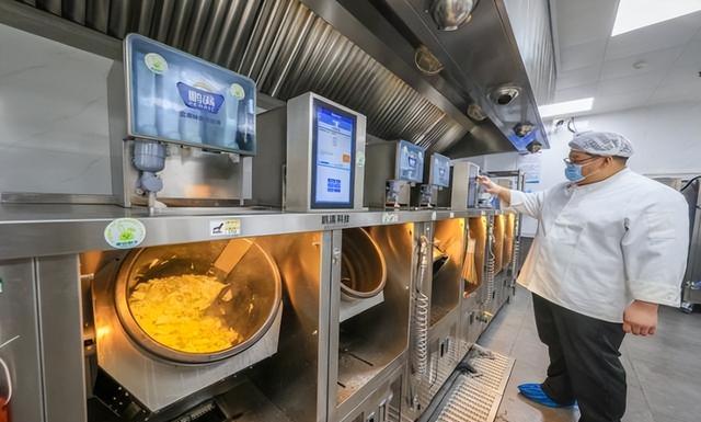 北京下了重要命令：2027年底前，所有中小学必须告别“校外配餐”