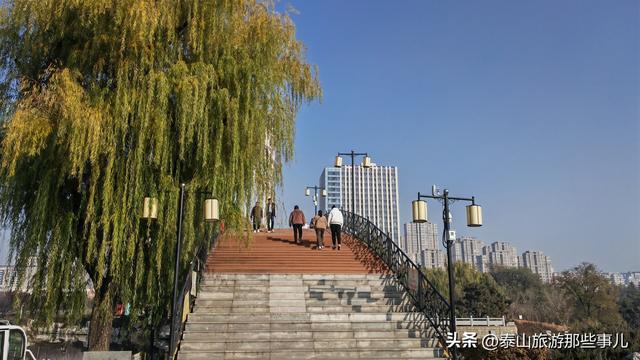 泰安：城南有一个公园，集自然景观、休闲娱乐和生态保护于一体