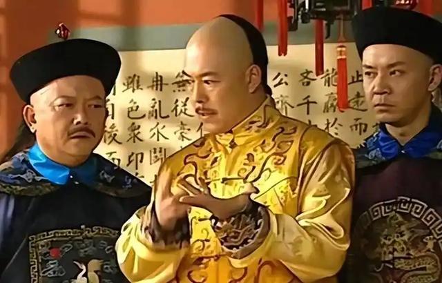 和珅出上联:三斤四两五花肉,纪晓岚对出下联,和珅吓得当场下跪