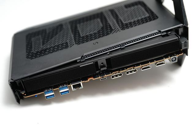 把X3D处理器塞进迷你主机是种什么体验？ROG魔霸9 MINI评测