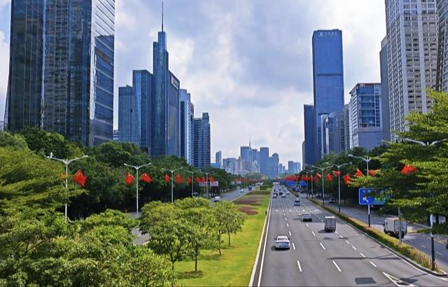 国庆第一天打卡深圳景观大道深南大道，车这么少太安静了！