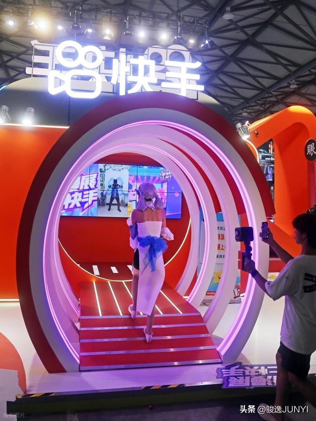 立案调查、辛巴退网、业绩失速，快手电商的“老铁”们，还铁吗？