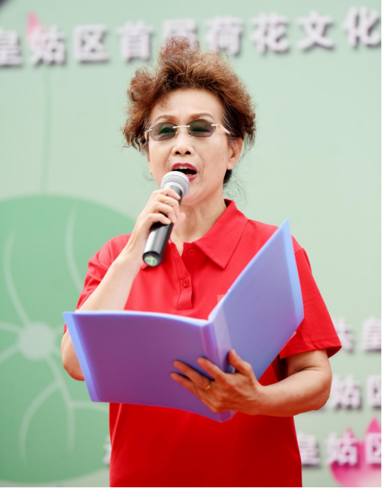 皇姑区荷花文化季“荷风起 北塔雅韵行”旗袍秀绘就文化传承新画卷