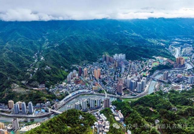 重庆最红的区县，曾经深度贫困不通铁路，却隐藏着绝美的风景
