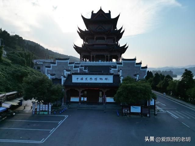 湖南被资江一分为二的县城，建县仅1000年，城内娱乐场所众多