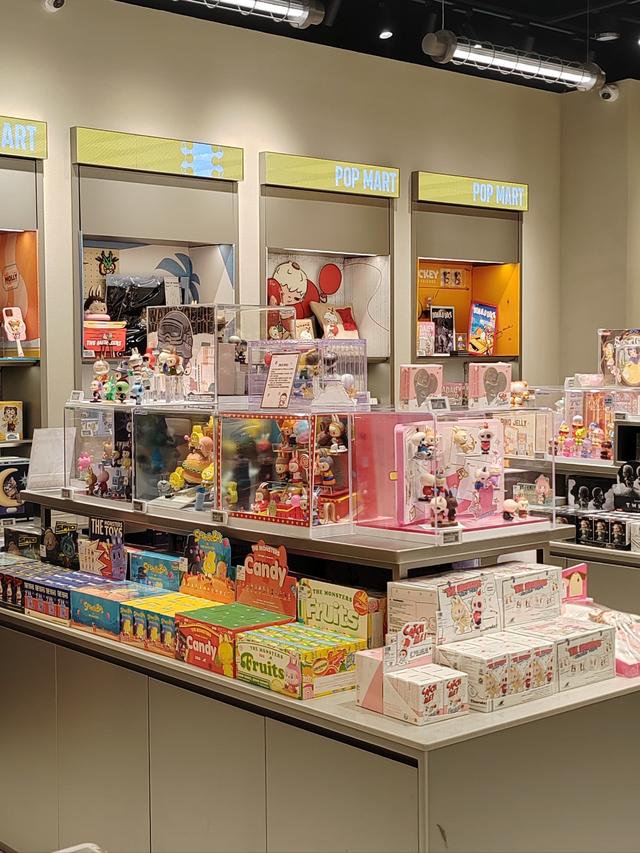 年薪300万！LV高管空降泡泡玛特，奢侈品牌与潮玩要擦出什么火花