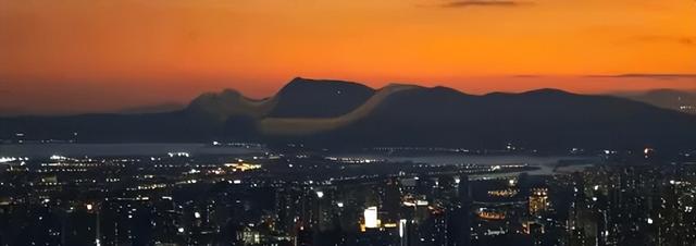 西山“睡美人”是侧躺还是平躺？网友吵翻了