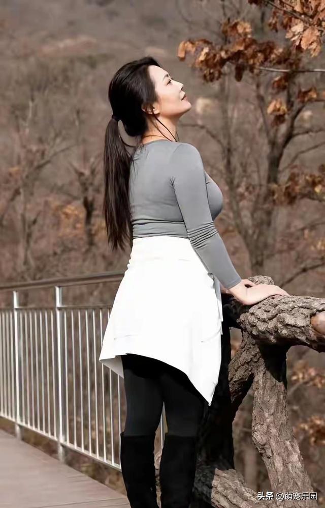 登山遇妻子，她说'再坚持一下'，山顶风景让我们彻底沉醉