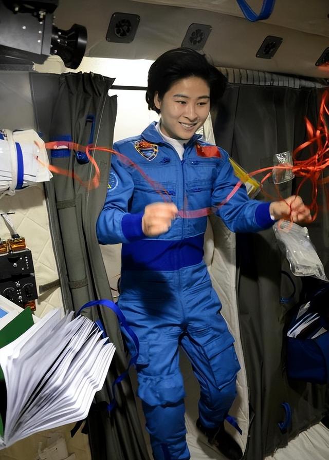 航天女英雄刘洋，丈夫才貌双全，曾对妻子撒谎，妻子却不怪他
