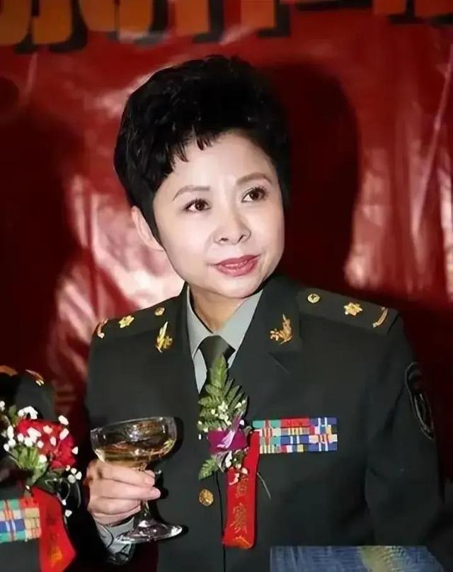 63岁董文华不再沉默，揭露当年被“封杀”原因，原来我们错怪她了