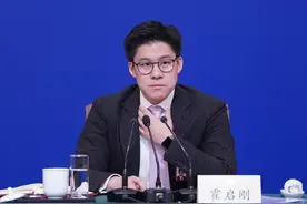 霍启刚提出建议增加年假天数，强制实施带薪年假，网友：先生大义图片