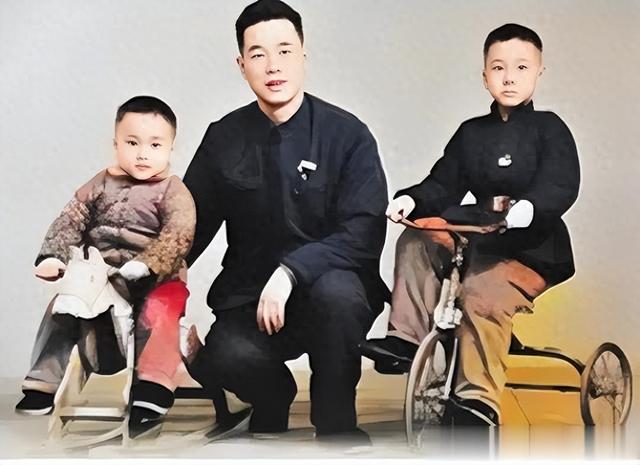 1993年，李鹏总理与夫人朱琳，北京家中唱卡拉OK，非常罕见的留影
