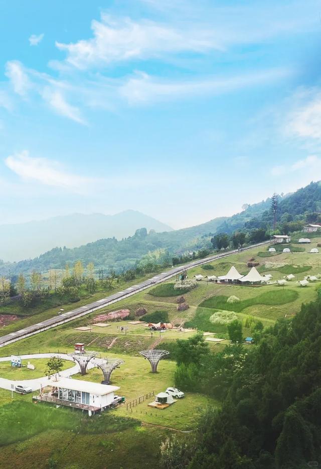 成都秋游宝藏地,周末徒步遛娃看彩林,人少景美还免费,冲鸭!