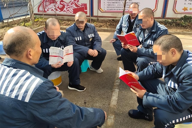 杀人凶手凭空消失，警方追凶20年后才知，他藏在“最安全的地方”