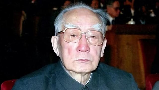 伟人去世十年后，薄一波预言：以后毛主席的历史地位只会更高