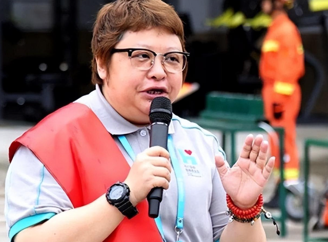 贪污上亿、假慈善？被实名举报的韩红，终于明白她终身不嫁的原因