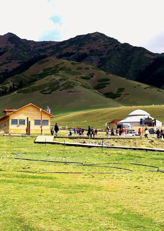 游新疆净海赛里木湖