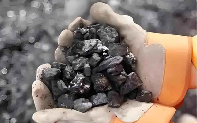 阅兵成谈判筹码？美方暗示：不给稀土就不捧场，中方直接亮底线