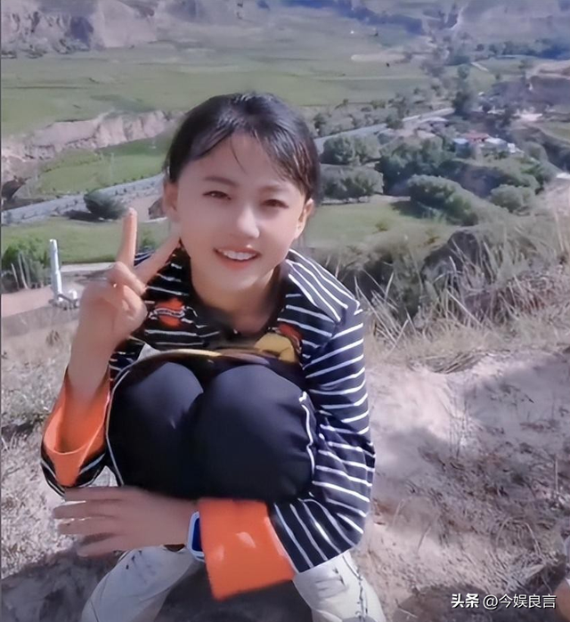 没钱还硬装？宁夏一笑成名拒绝百万签约的小女孩	，现在成了这样