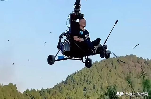 55岁网红“唐飞机”直播时坠机，村干部：已不幸身亡！此前因多次驾驶购买的飞机受关注