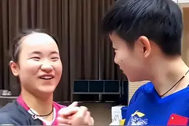 孙颖莎居然成了伊藤美诚最可靠的后盾，这个举动伊藤要爱她一辈子图片