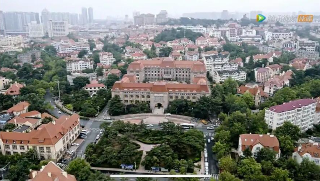 跟着影视游市南｜当青岛的百年红瓦，闯入悬疑剧《痕迹》的空镜