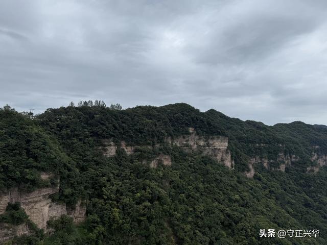 愚公故里伏始向水洪池借凉