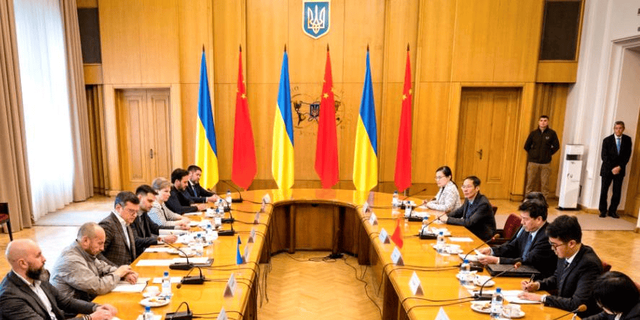 泽连斯基突然翻脸，通知中方做好全面准备	，迎接乌克兰的最新制裁