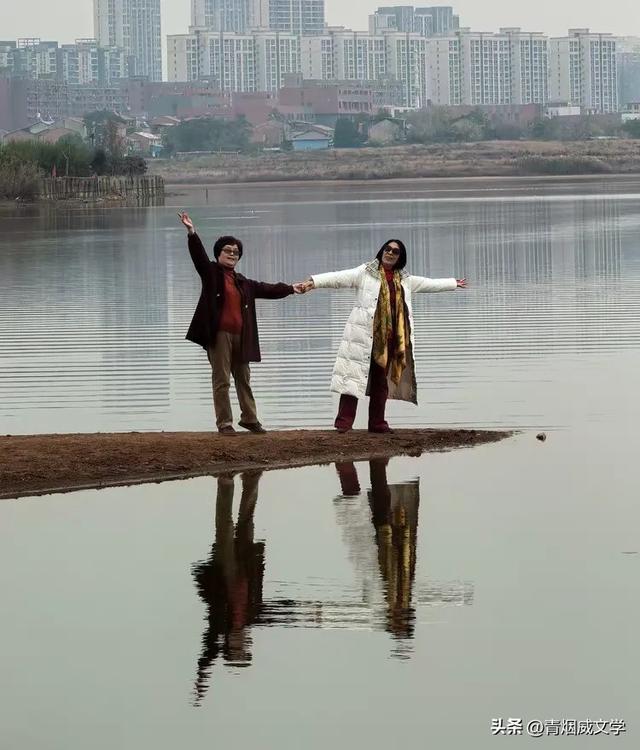 盘龙悠远银杏黄 水中学友情谊长