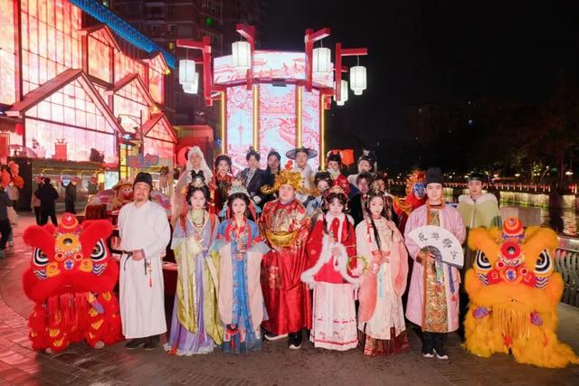 来锦江闹元宵，就这样玩儿→