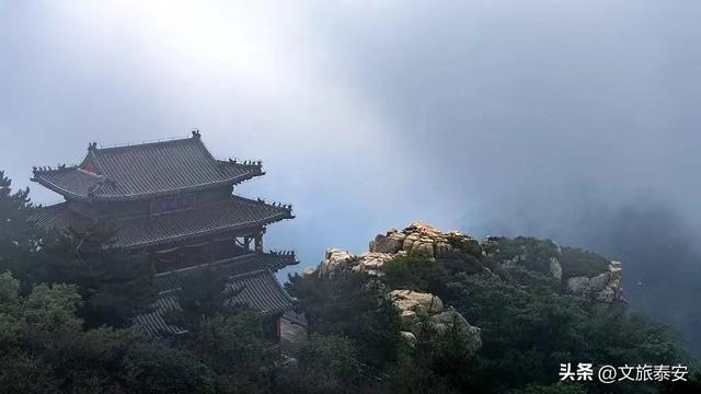 此景只应天上有！岱顶究竟藏着什么？摄影师拍下震撼一幕……