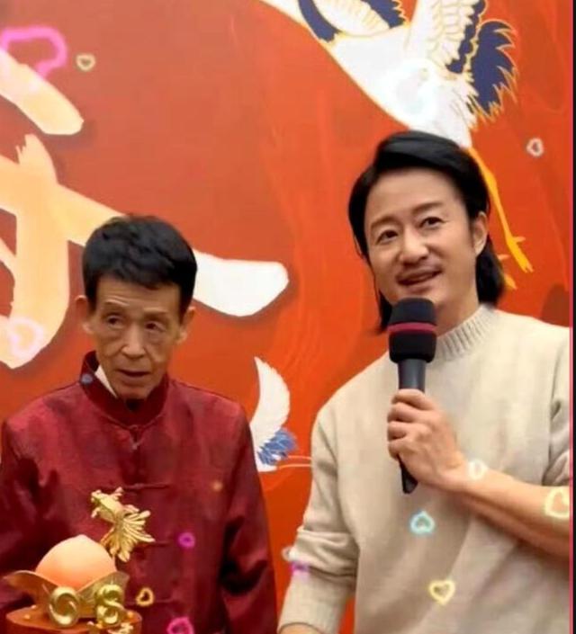 瞒了我们49年，原来他就是吴京的父亲，难怪谢楠铁了心要嫁他