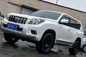 搞了辆2013年丰田普拉多LC150，9万公里大翻新，秒变出厂准新车！图片