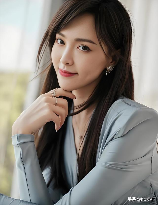 辛芷蕾拿威尼斯影后，唐嫣获视后，85花又洗牌？背后原因引争议